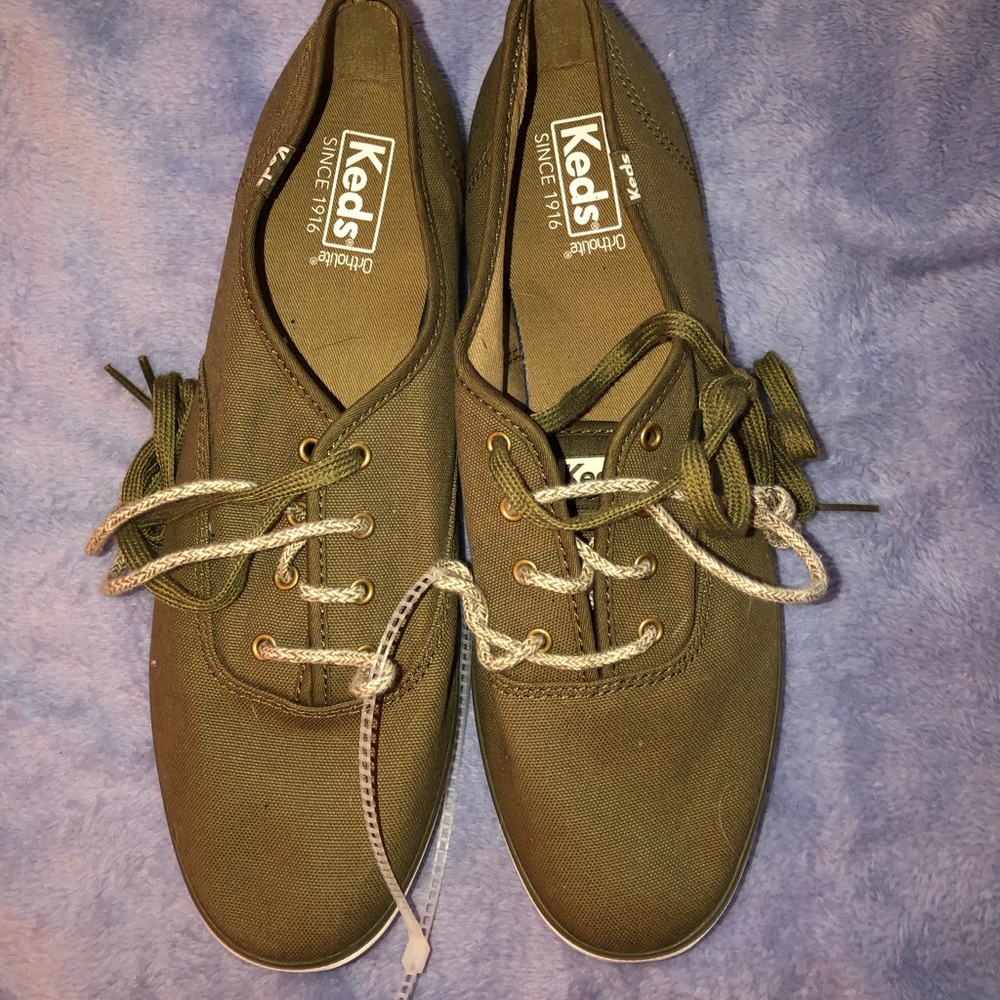 🔥NWOT Olive Green Keds